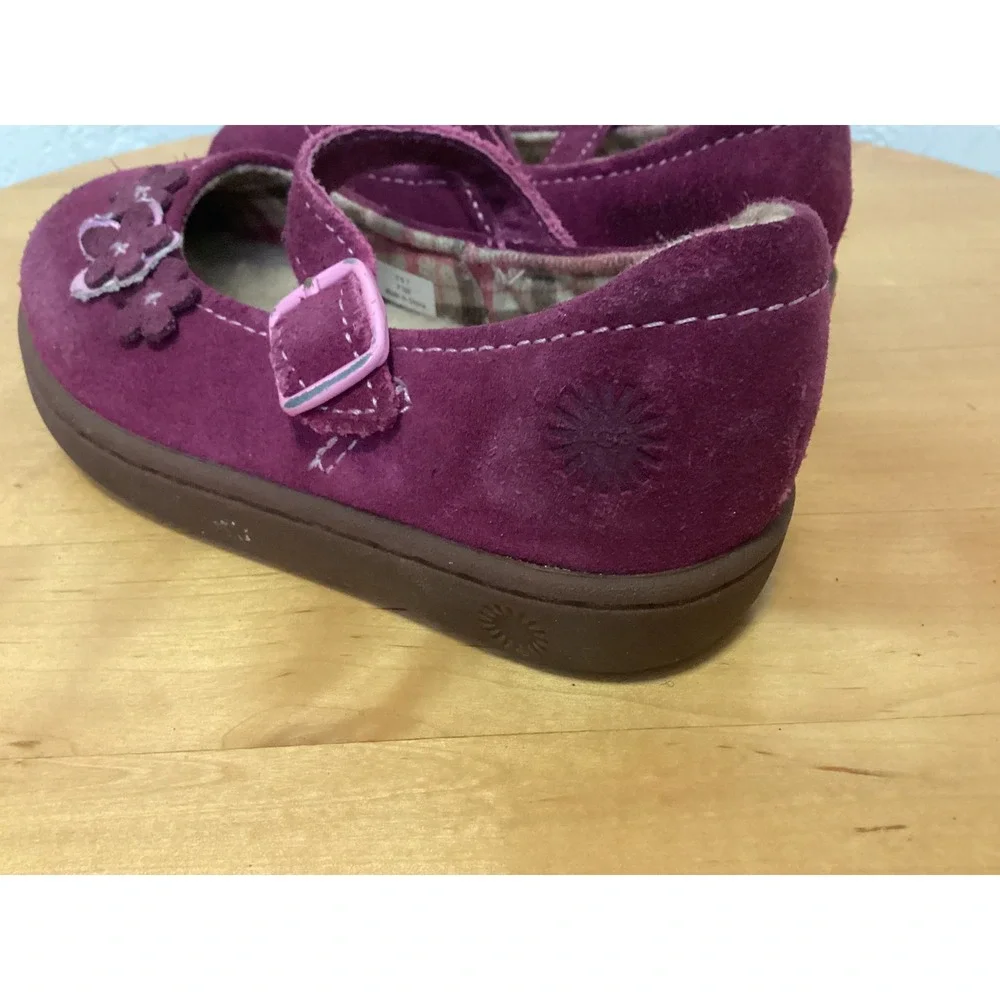 UGG Mary Jane Shoes Kids‎ Size 7 Magenta Purple Suede Shearling Flower Applique